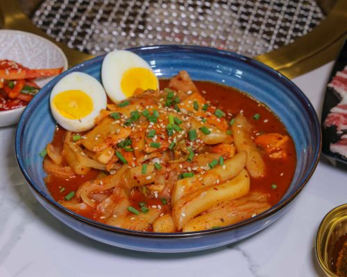 modern-korean-street-foods-tteokbokki-wang-house