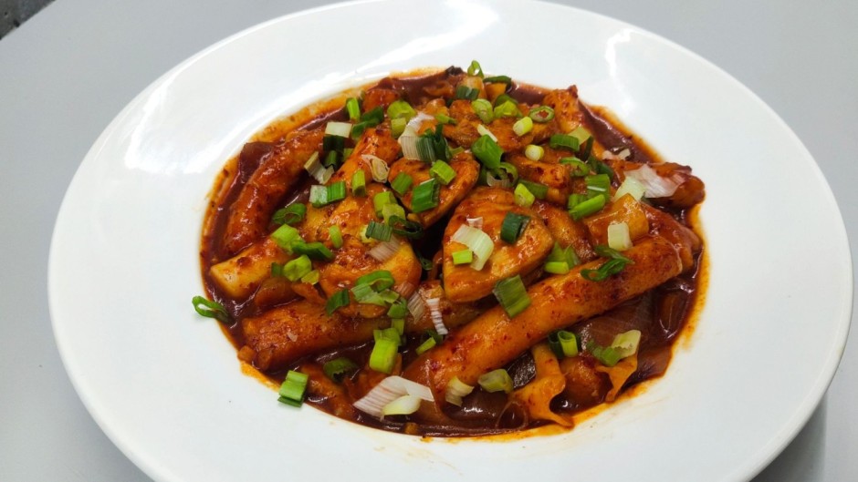 korean-street-food-craze-teokbokki-wang-house-cafe-india