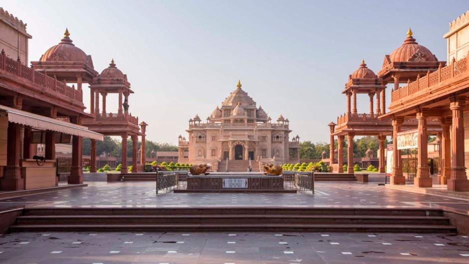 korean-street-food-with-top-tourist-place-near-laxmi-nagar-akshardham-temple